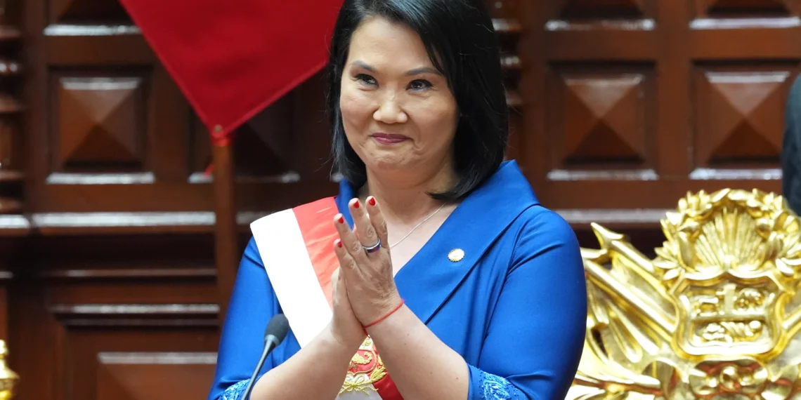 Keiko Fujimori en busca de “superpoderes” para avanzar en una mega-reforma a medida de las clases dominantes